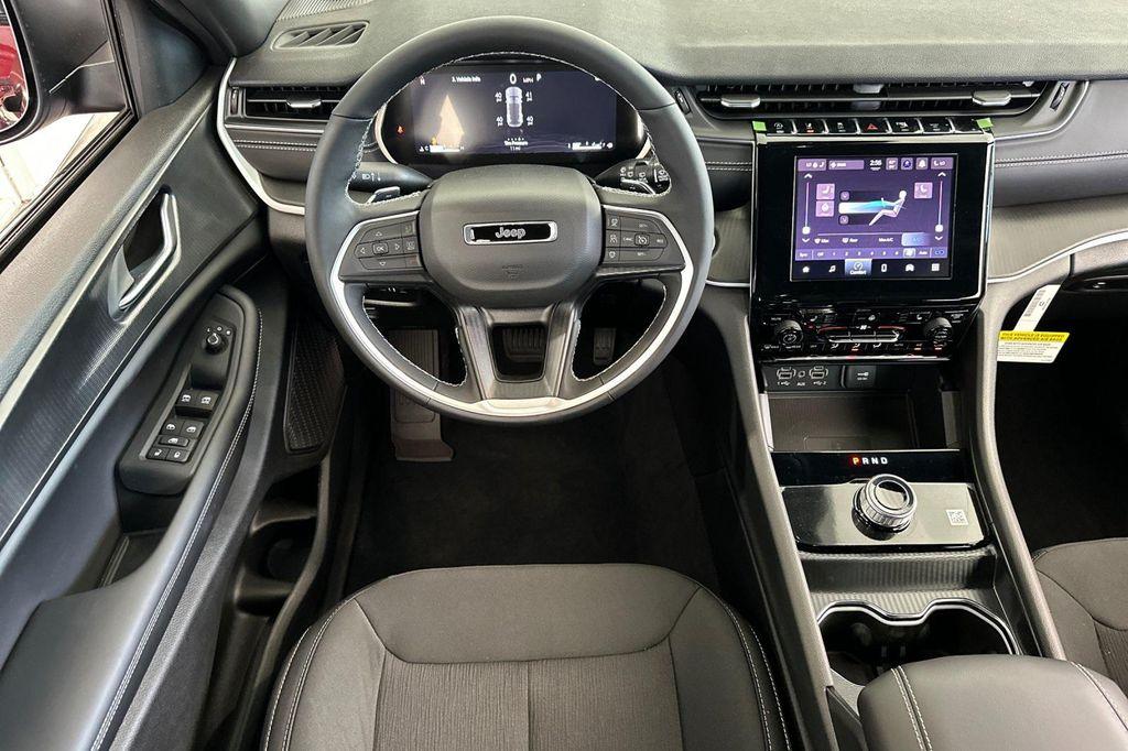 new 2025 Jeep Grand Cherokee car, priced at $38,181