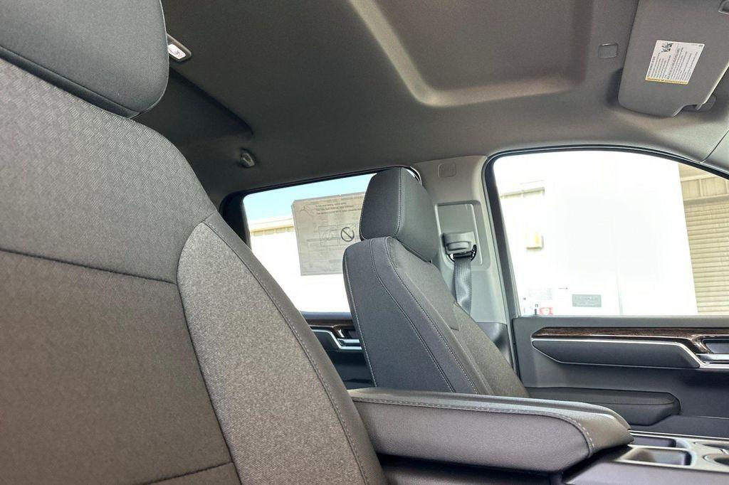 new 2026 GMC Sierra 1500 car, priced at $47,701