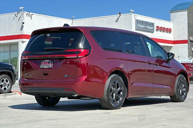 new 2023 Chrysler Pacifica Hybrid car, priced at $47,475