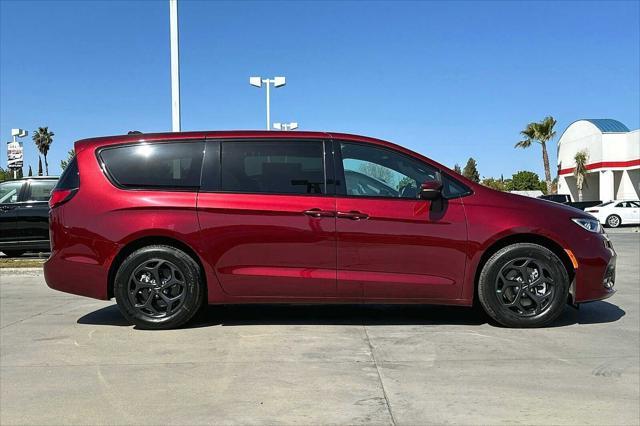 new 2023 Chrysler Pacifica Hybrid car, priced at $47,475