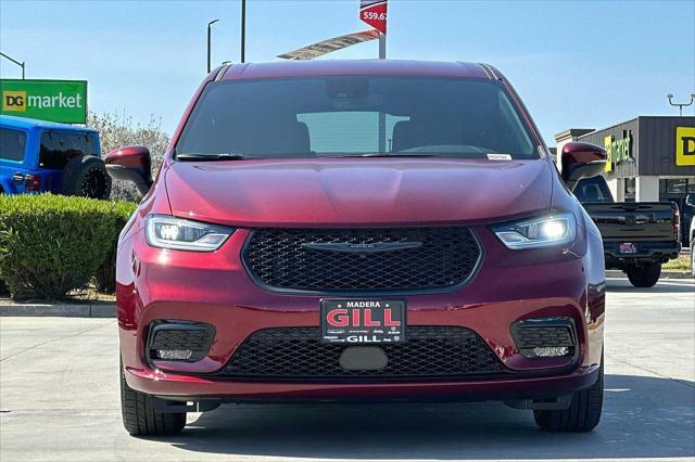 new 2023 Chrysler Pacifica Hybrid car, priced at $47,475