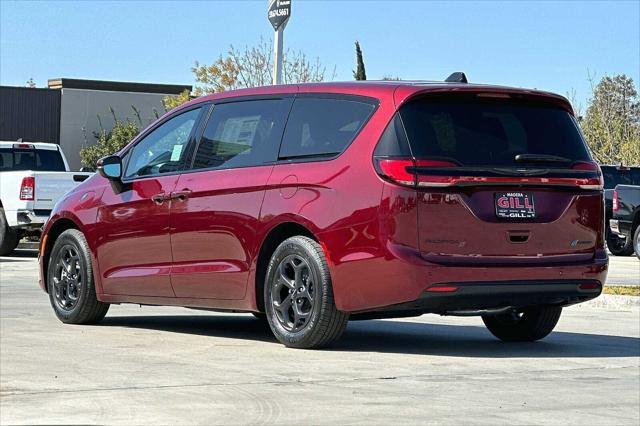 new 2023 Chrysler Pacifica Hybrid car, priced at $47,475