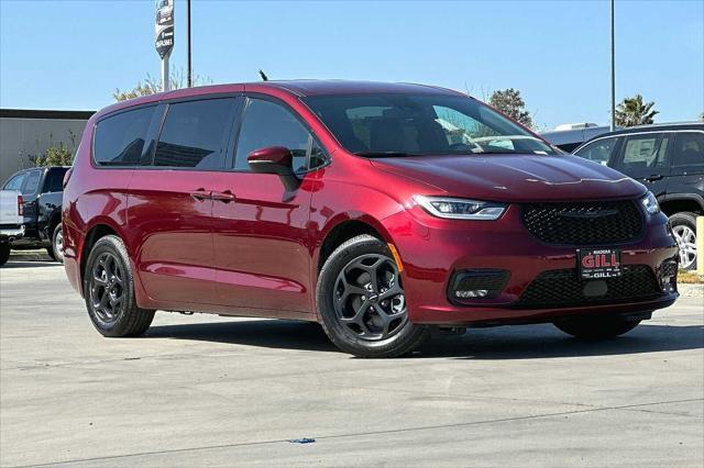 new 2023 Chrysler Pacifica Hybrid car, priced at $47,475