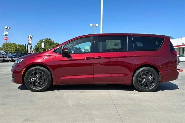 new 2023 Chrysler Pacifica Hybrid car, priced at $47,475