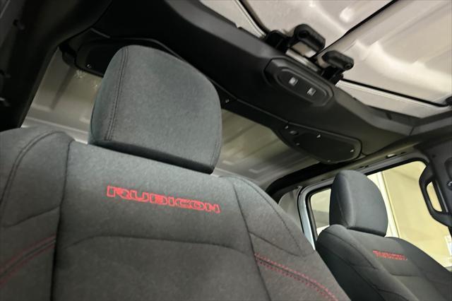 new 2025 Jeep Gladiator car, priced at $51,975