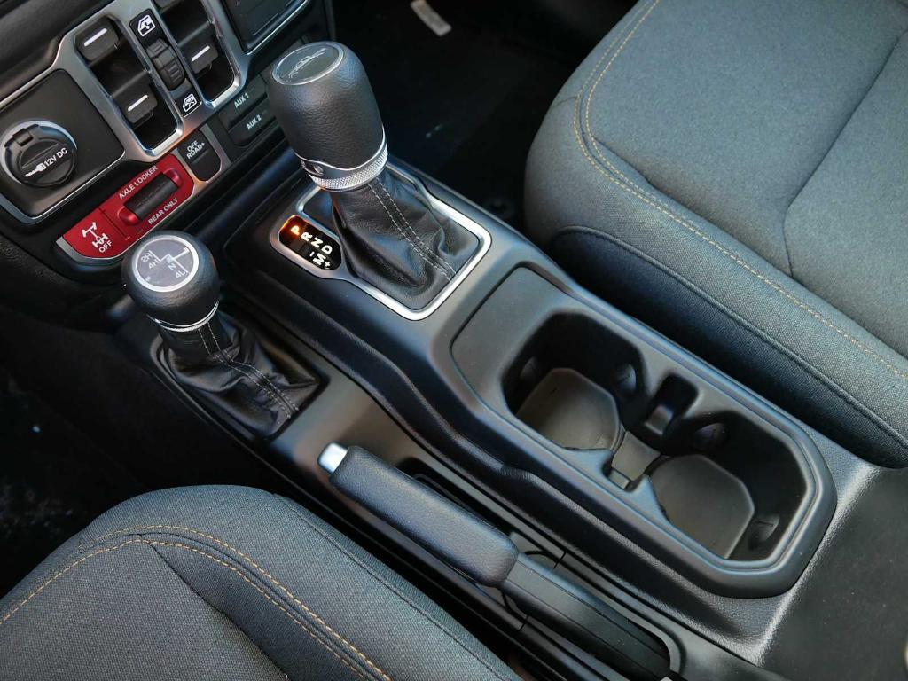 new 2025 Jeep Gladiator car, priced at $50,297