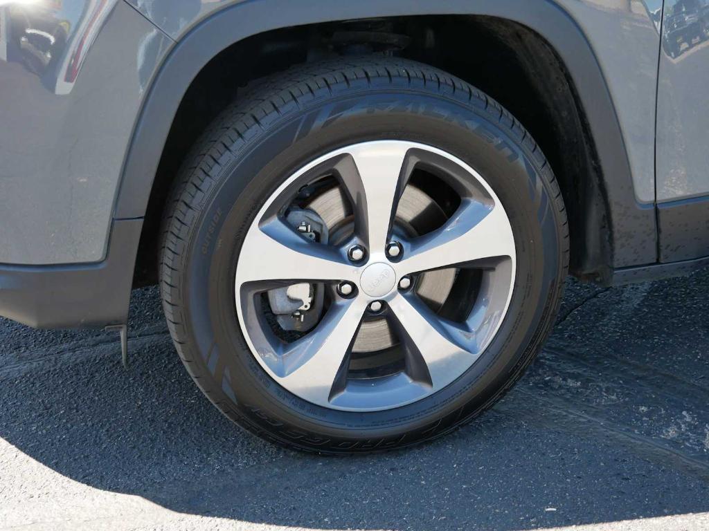 used 2019 Jeep Cherokee car, priced at $20,444