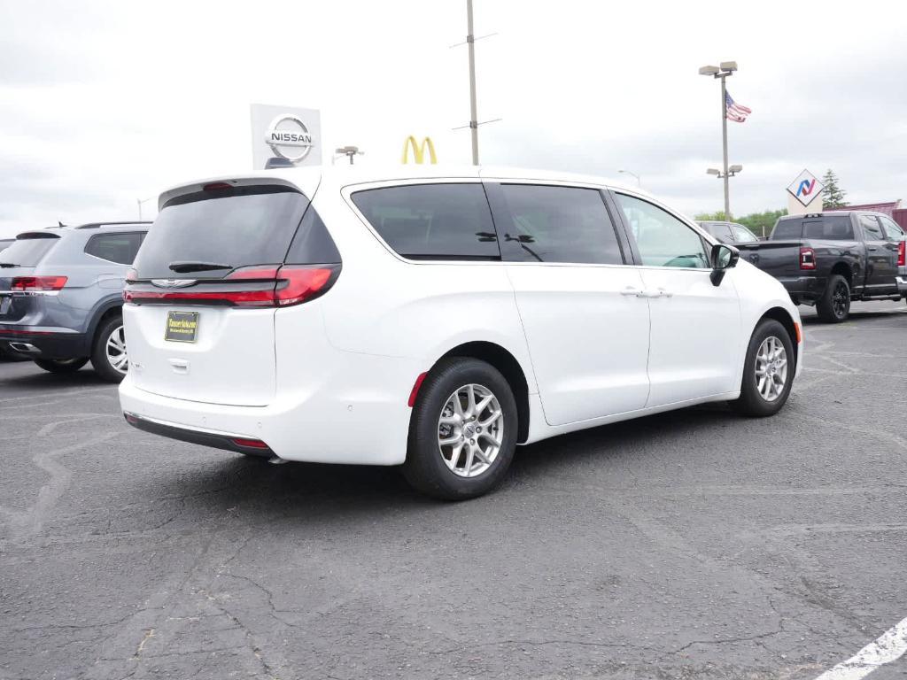 new 2024 Chrysler Pacifica car, priced at $38,599