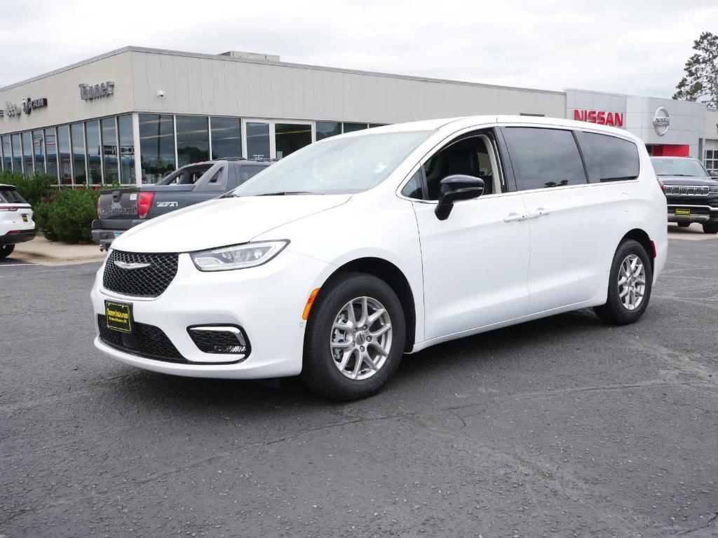 new 2024 Chrysler Pacifica car, priced at $38,599