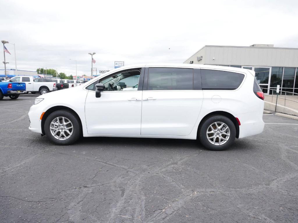 new 2024 Chrysler Pacifica car, priced at $38,599