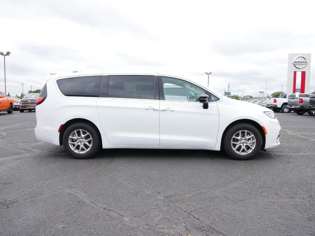 new 2024 Chrysler Pacifica car, priced at $38,599