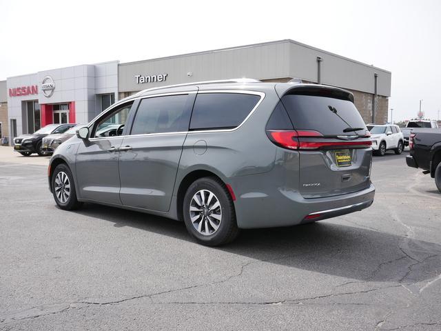 used 2021 Chrysler Pacifica Hybrid car, priced at $24,994