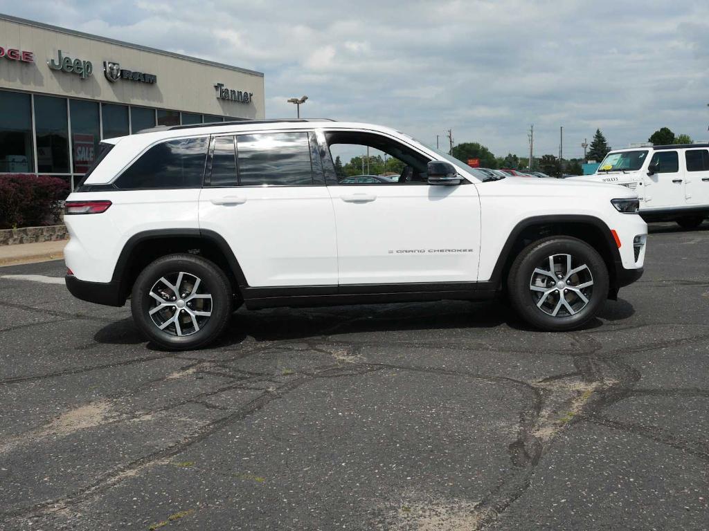 new 2025 Jeep Grand Cherokee car, priced at $47,996