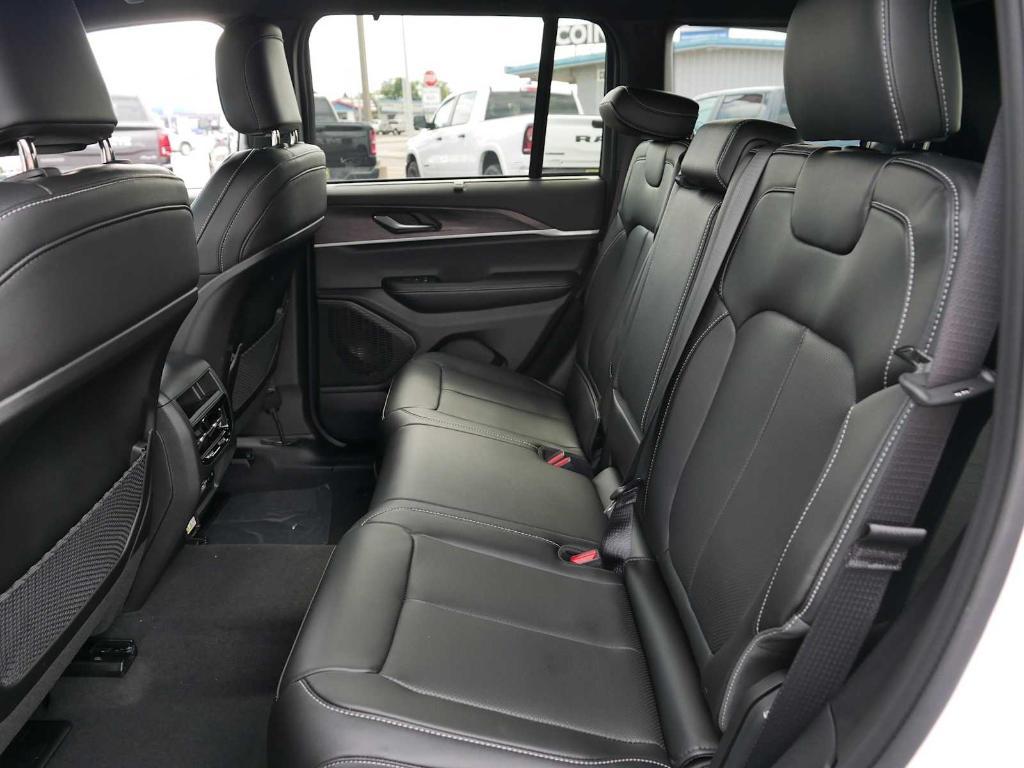new 2025 Jeep Grand Cherokee car, priced at $47,996