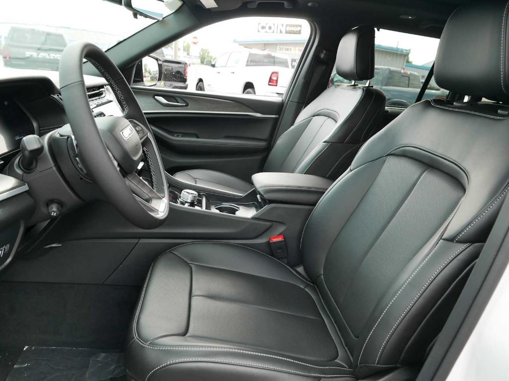 new 2025 Jeep Grand Cherokee car, priced at $47,996