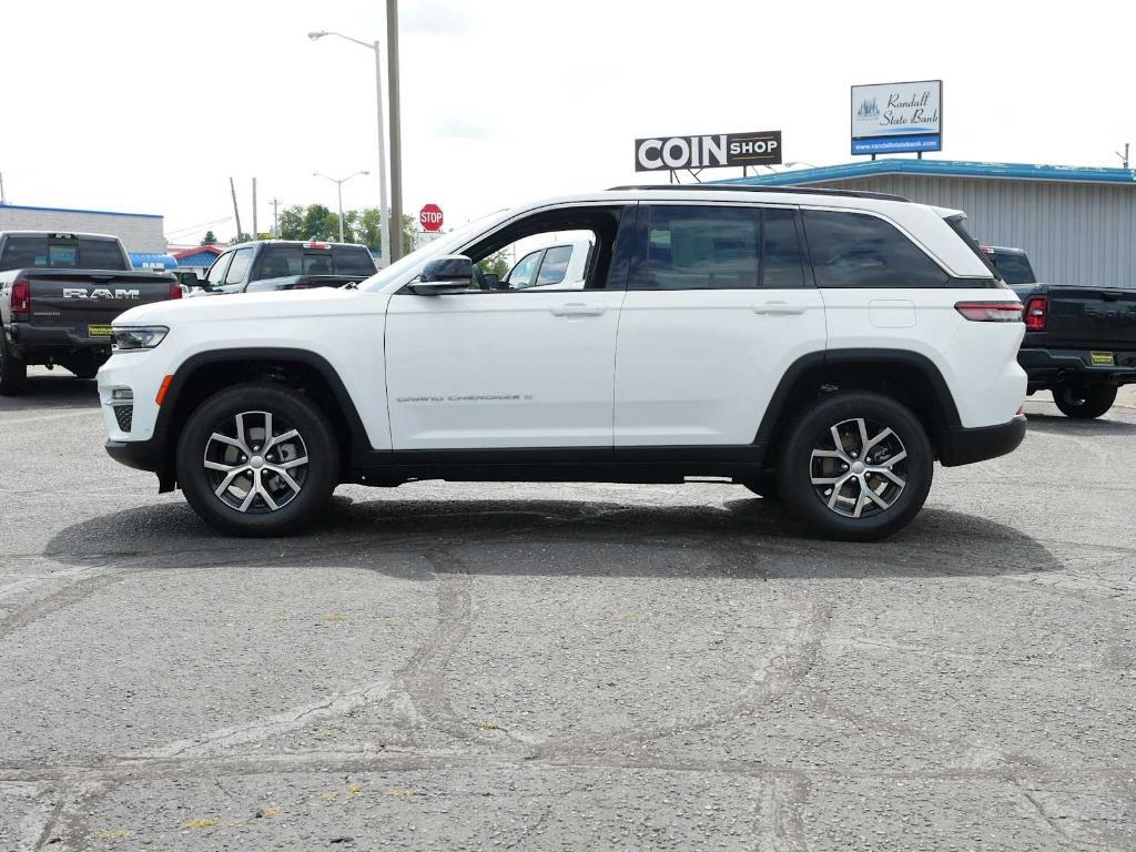 new 2025 Jeep Grand Cherokee car, priced at $47,996