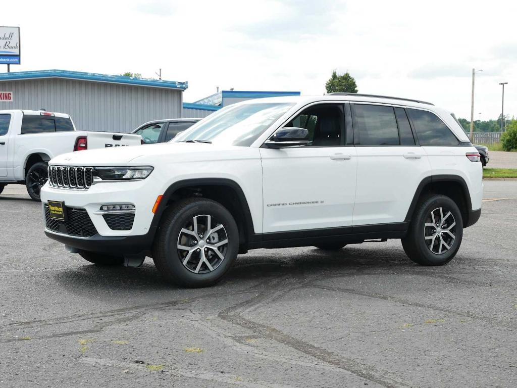 new 2025 Jeep Grand Cherokee car, priced at $47,996