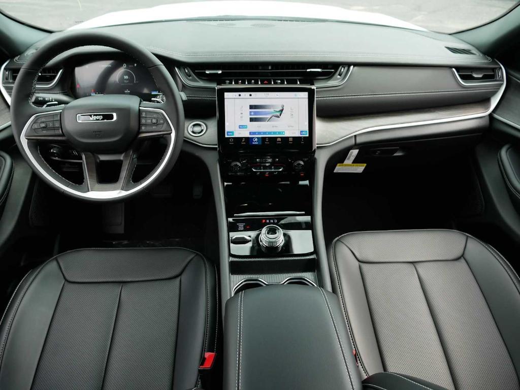 new 2025 Jeep Grand Cherokee car, priced at $47,996