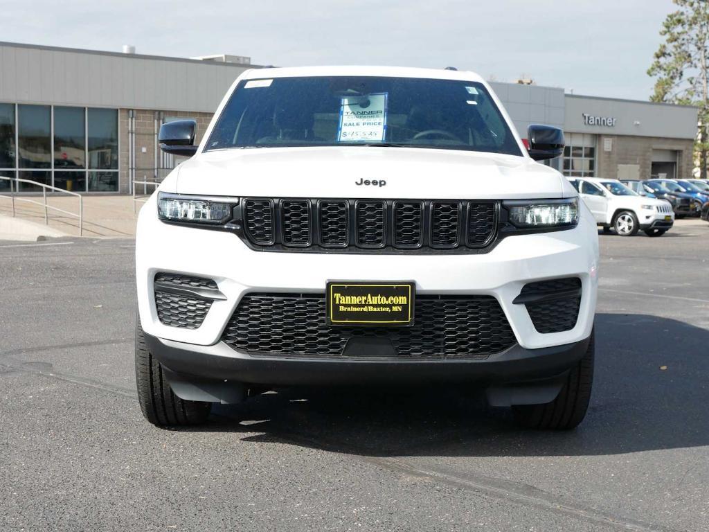 new 2025 Jeep Grand Cherokee car, priced at $44,999