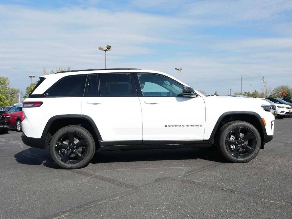 new 2025 Jeep Grand Cherokee car, priced at $44,999