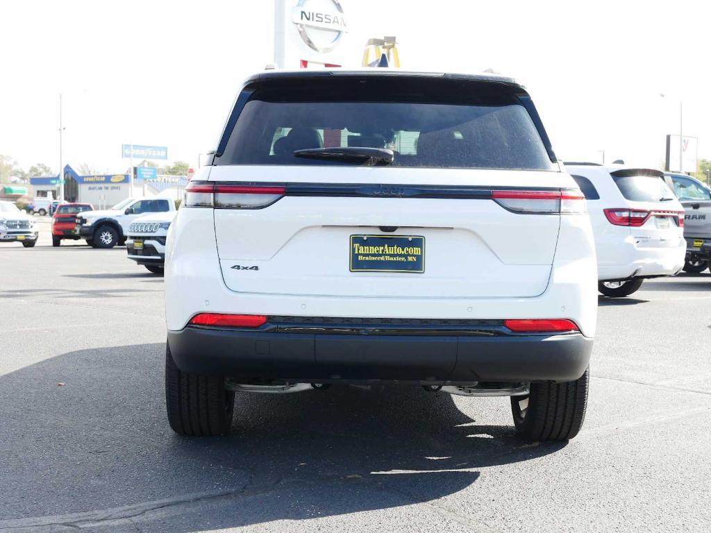 new 2025 Jeep Grand Cherokee car, priced at $44,999