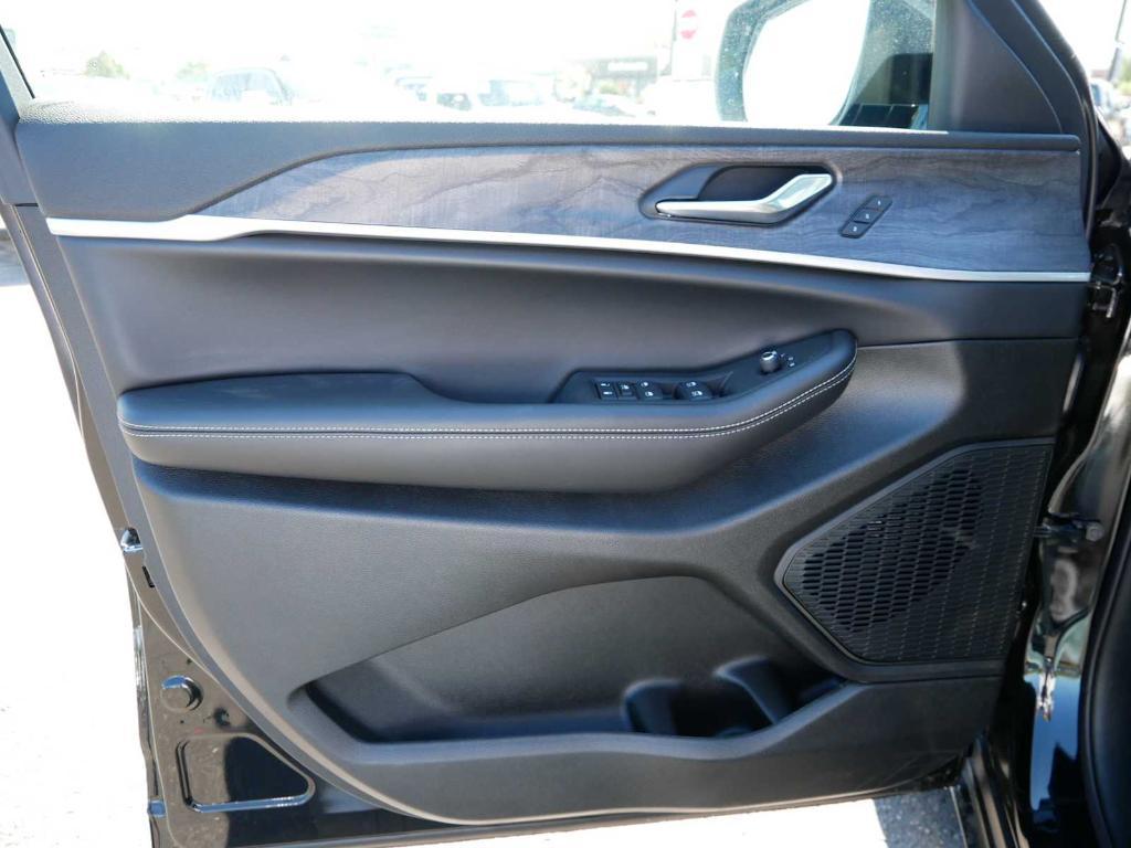 new 2025 Jeep Grand Cherokee L car, priced at $45,917