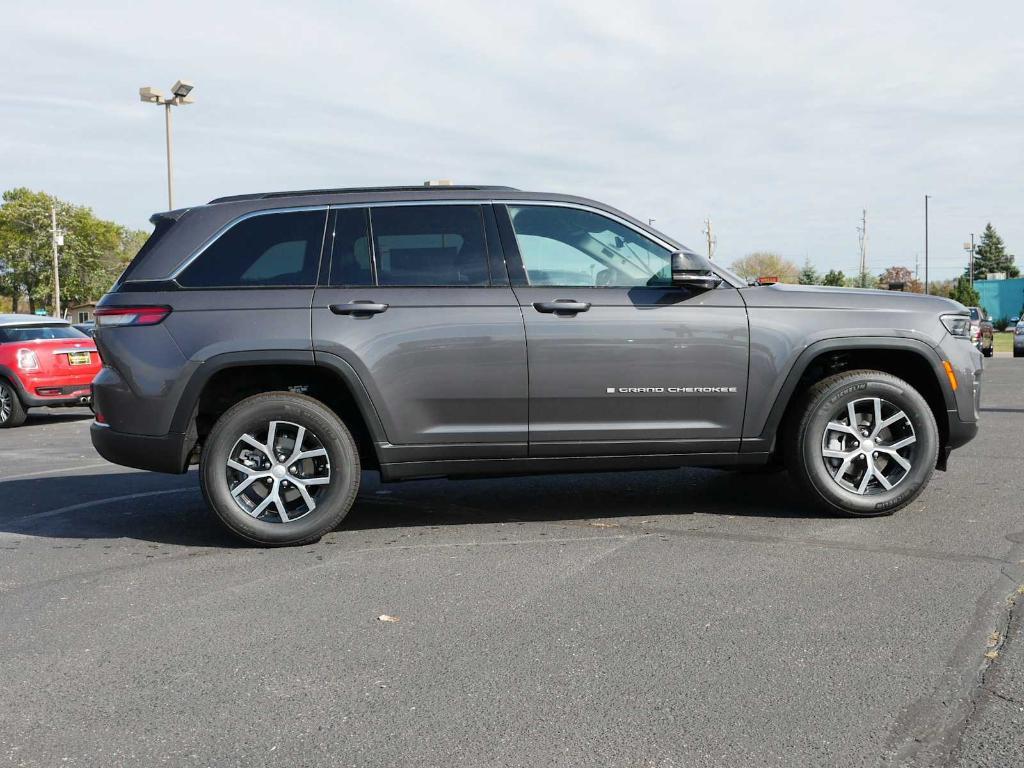 new 2025 Jeep Grand Cherokee car, priced at $43,745