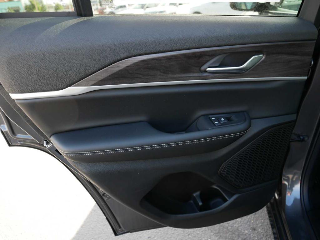 new 2025 Jeep Grand Cherokee car, priced at $43,745