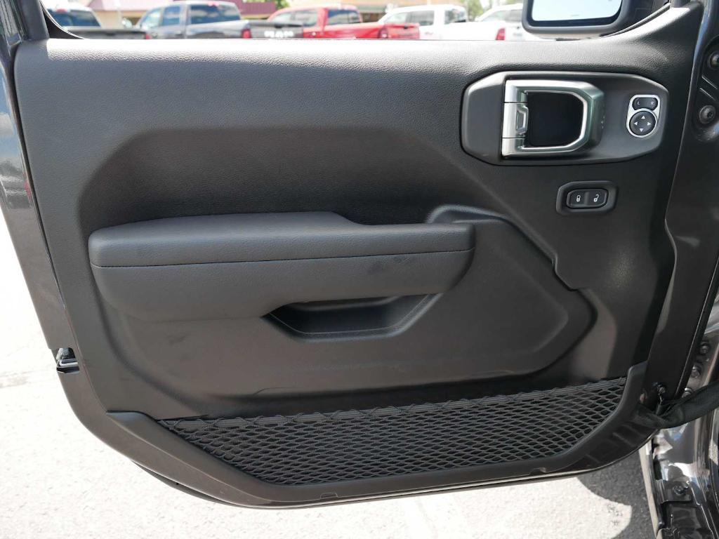 new 2025 Jeep Wrangler car, priced at $48,376