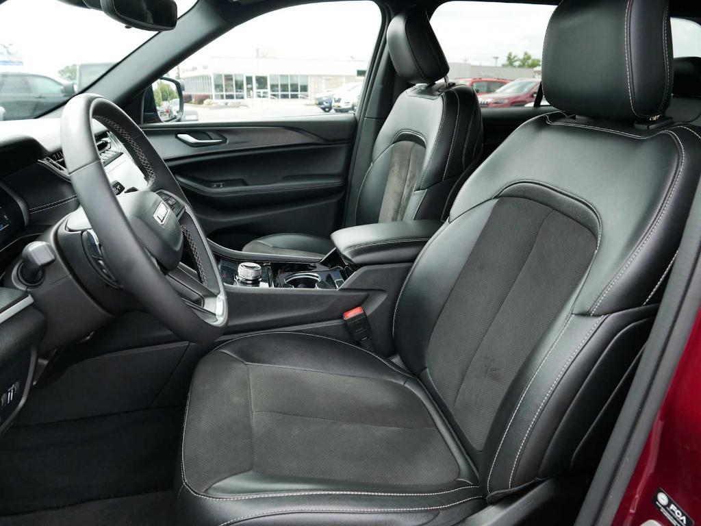 used 2023 Jeep Grand Cherokee car, priced at $32,990