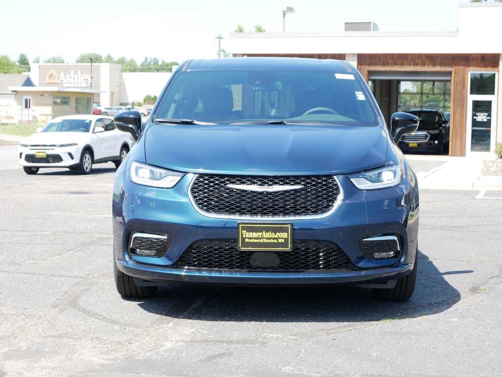 new 2025 Chrysler Pacifica car, priced at $48,575
