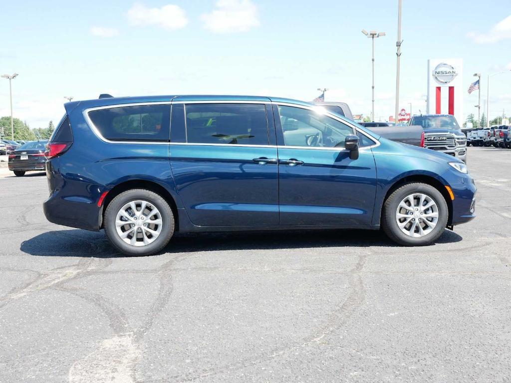 new 2025 Chrysler Pacifica car, priced at $48,575