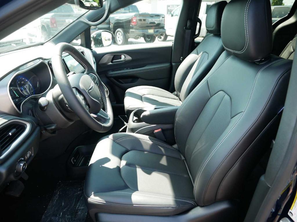 new 2025 Chrysler Pacifica car, priced at $48,575