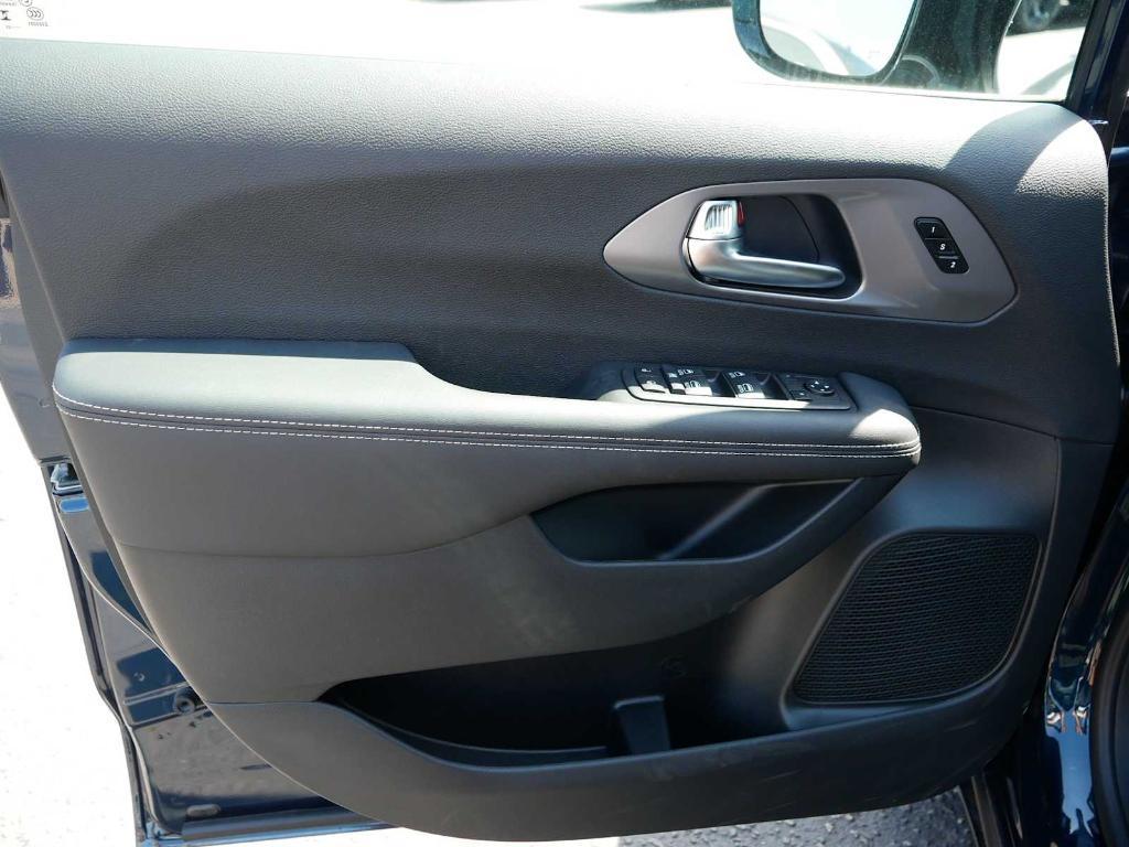 new 2025 Chrysler Pacifica car, priced at $48,575