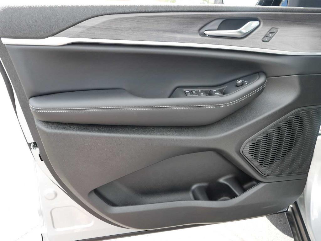new 2025 Jeep Grand Cherokee L car, priced at $44,917