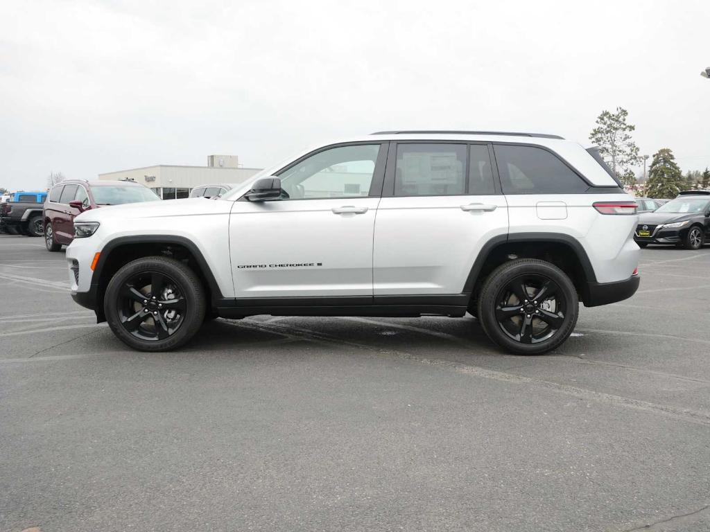 new 2025 Jeep Grand Cherokee car, priced at $45,170