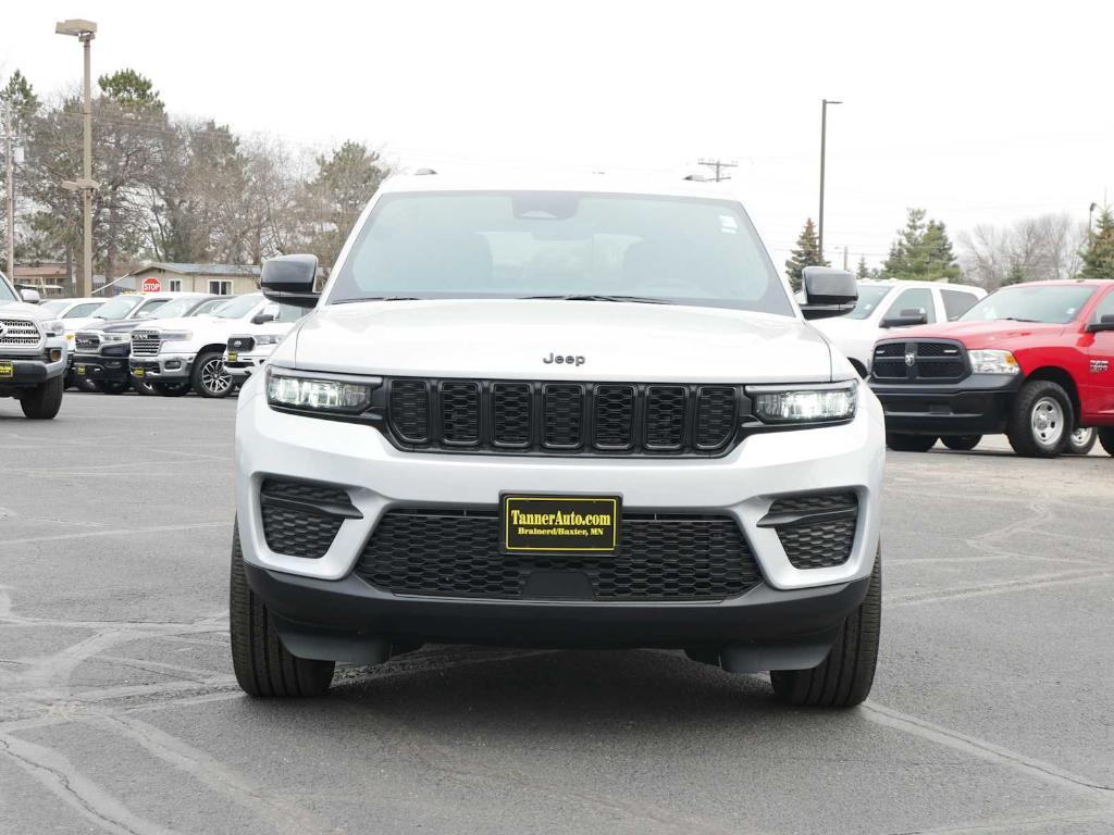 new 2025 Jeep Grand Cherokee car, priced at $45,170