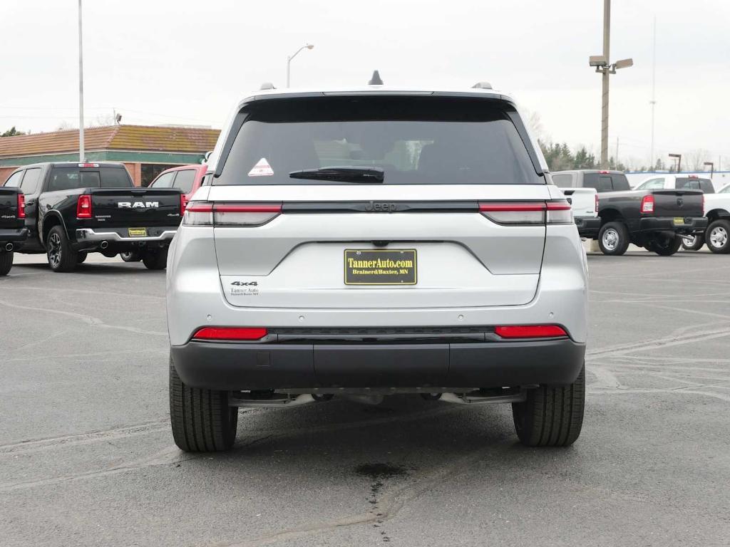 new 2025 Jeep Grand Cherokee car, priced at $45,170