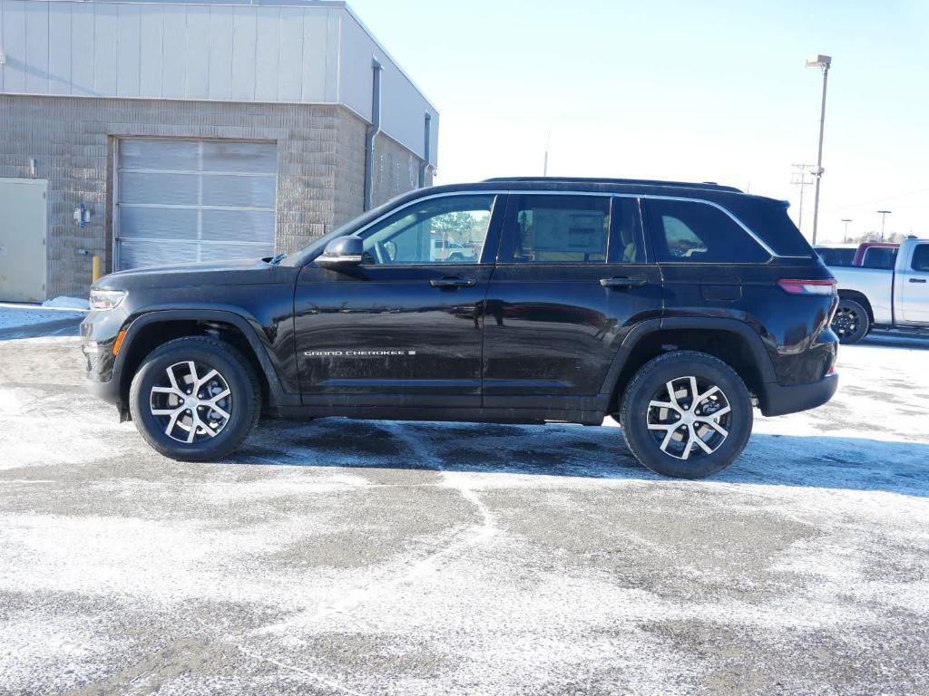 new 2025 Jeep Grand Cherokee car, priced at $46,810