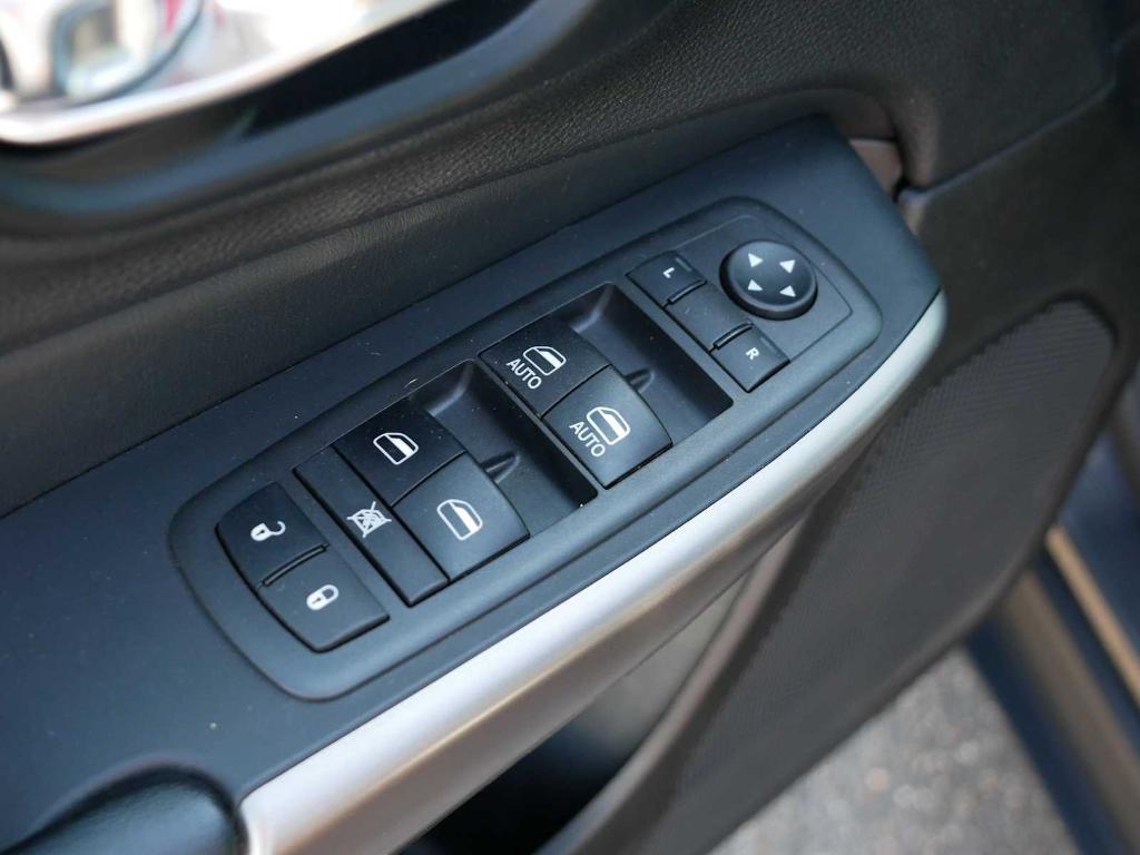 used 2021 Jeep Cherokee car, priced at $22,991