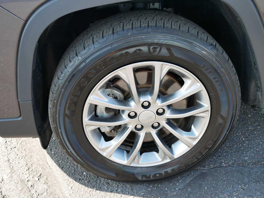 used 2021 Jeep Cherokee car, priced at $22,991