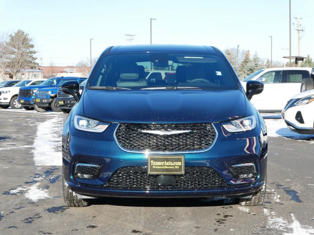 new 2025 Chrysler Pacifica car, priced at $43,544