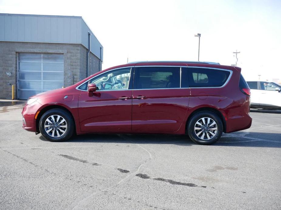 used 2021 Chrysler Pacifica Hybrid car, priced at $22,152