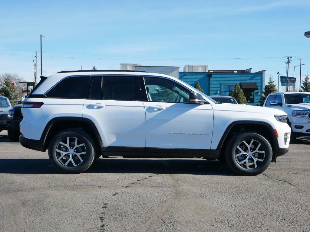 new 2025 Jeep Grand Cherokee car, priced at $44,695