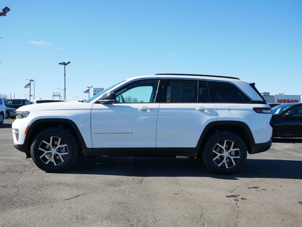 new 2025 Jeep Grand Cherokee car, priced at $44,695