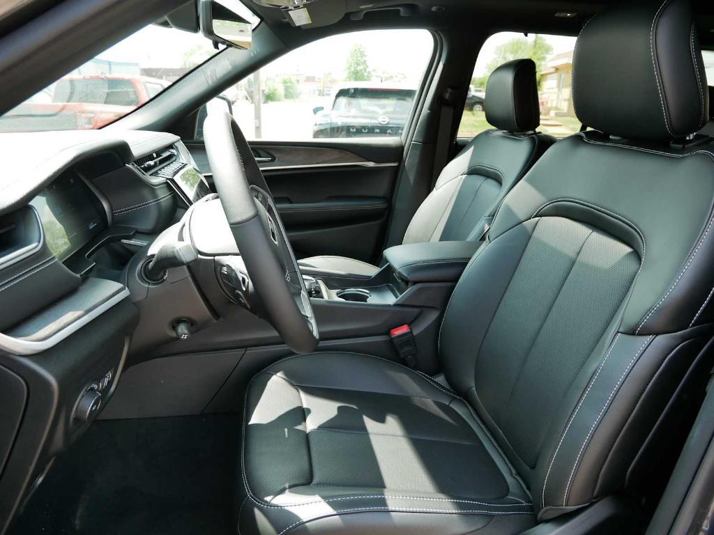 new 2025 Jeep Grand Cherokee car, priced at $53,591