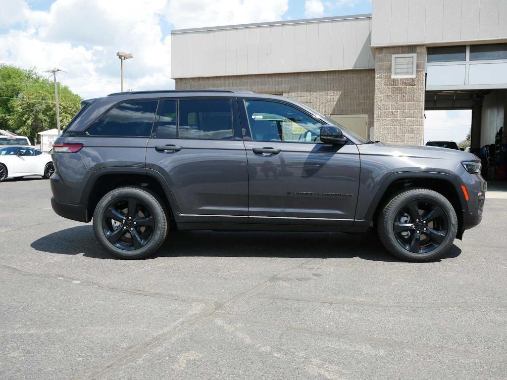 new 2025 Jeep Grand Cherokee car, priced at $53,427