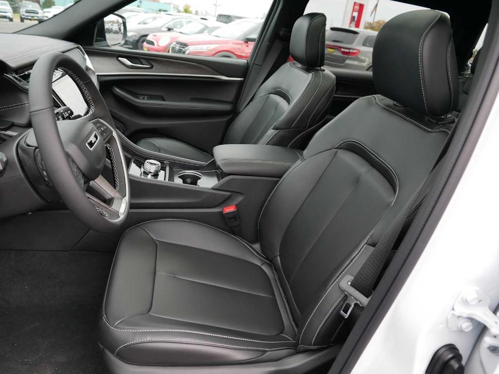 new 2025 Jeep Grand Cherokee L car, priced at $52,292