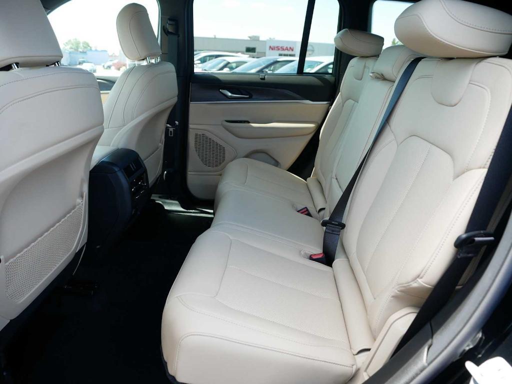 new 2025 Jeep Grand Cherokee car, priced at $48,568
