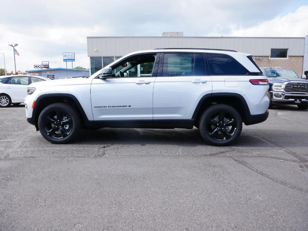 new 2024 Jeep Grand Cherokee car, priced at $44,637